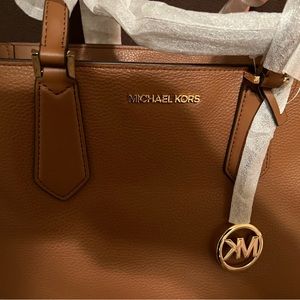 Michael Kors Tote with matching wallet